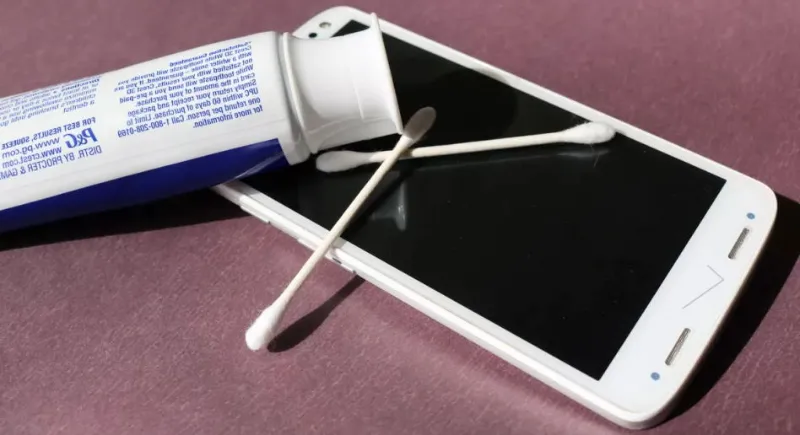 fix cracked phone screen toothpaste