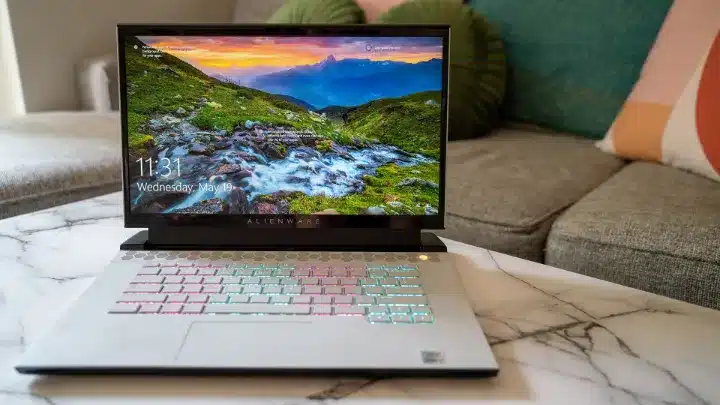 alienware x15 vs m15
